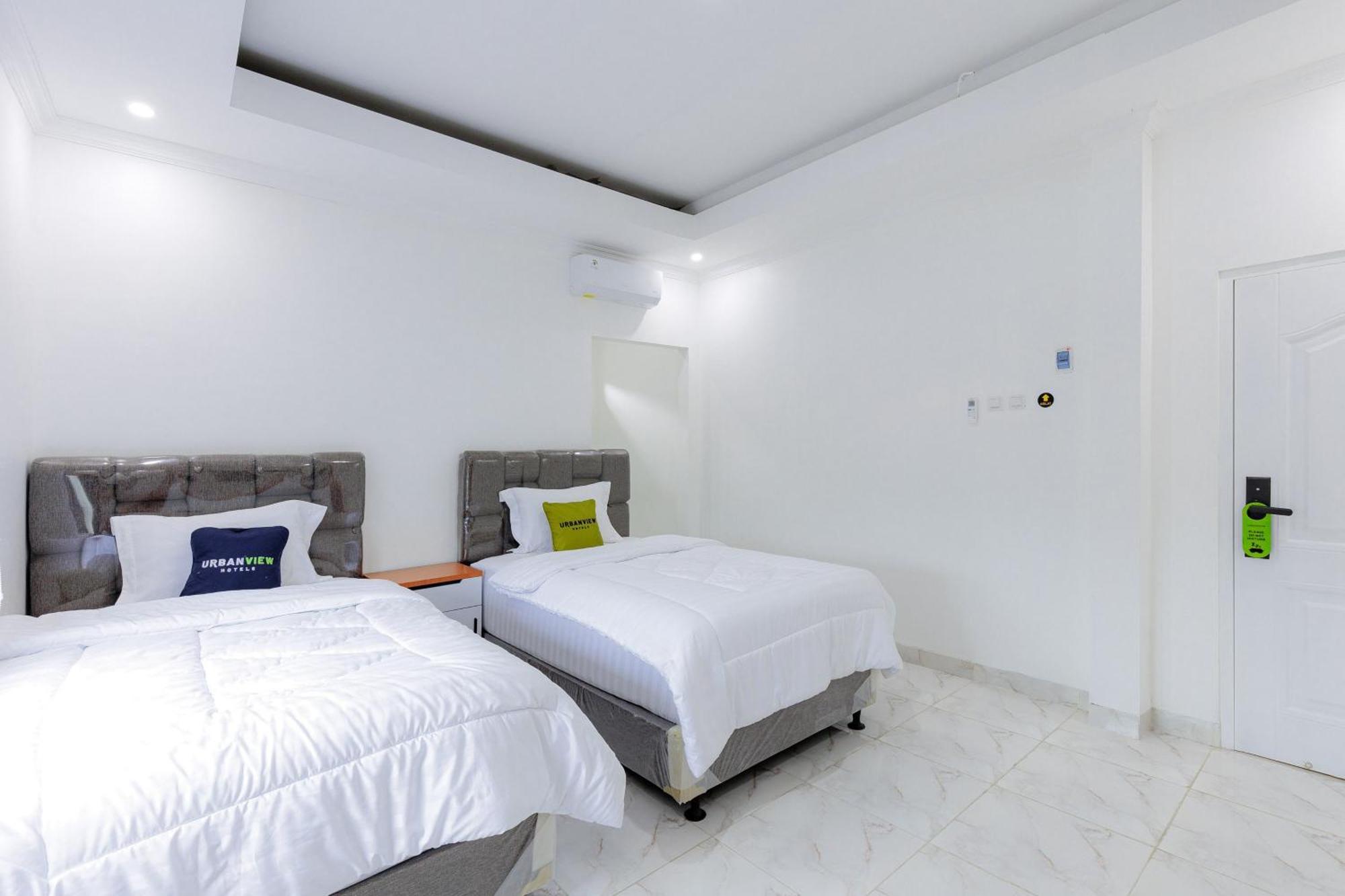 Urbanview Hotel Amira Syariah Bogor Pamoyanan Екстериор снимка