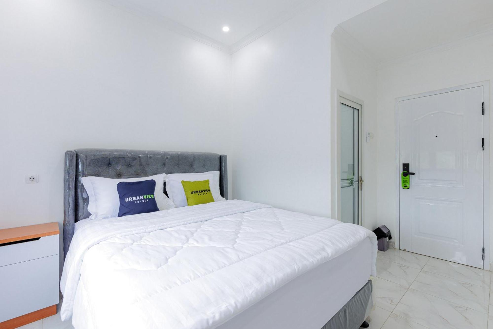 Urbanview Hotel Amira Syariah Bogor Pamoyanan Екстериор снимка